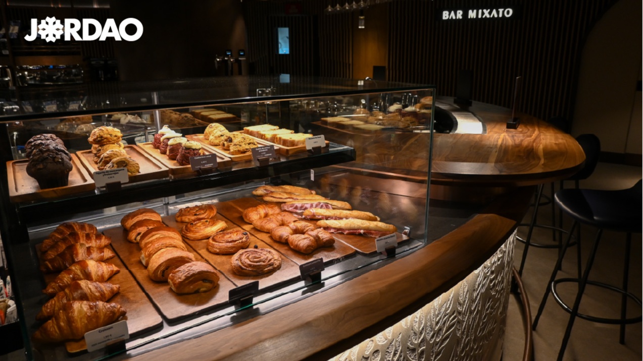 Cafeterias no inverno: quando o café vira pausa, encontro e permanência 